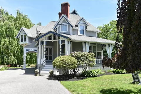 1046 Warwick Neck Ave, Warwick, RI 02889 photo 2