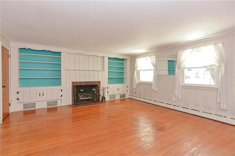 194 Schoolhouse Rd, Warren, RI 02885 photo 2