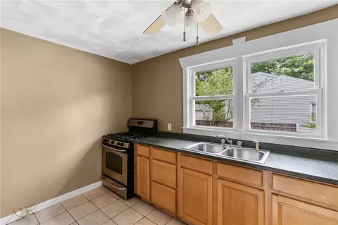 421 Elm St, Warwick, RI 02888 photo 5