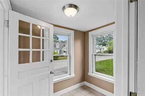 421 Elm St, Warwick, RI 02888 photo 3
