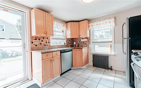 391 Chapmans Ave, Warwick, RI 02886 photo 3
