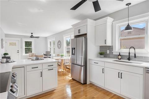 59 Hull St, Warwick, RI 02888 photo 2