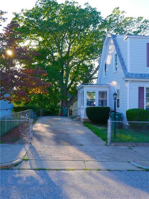 71 Napoleon St, Woonsocket, RI 02895 photo 3