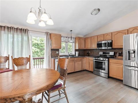 132 Winifred Ave, Warwick, RI 02889 photo 5