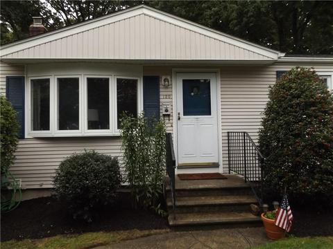 120 Wethersfield Dr, Warwick, RI 02886 photo 1