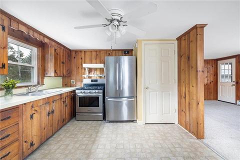 66 Everett Ave, Bristol, RI 02809 photo 2