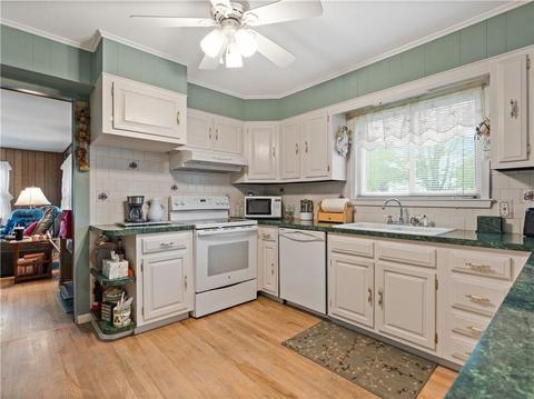 45 Apache Dr, Westerly, RI 02891 photo 4