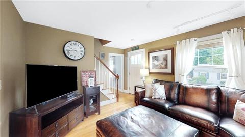 7 Herzig St, Bristol, RI 02809 photo 3