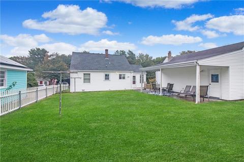 7 Herzig St, Bristol, RI 02809 photo 2
