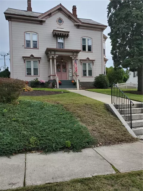 563 Prospect St, Woonsocket, RI 02895 photo 2