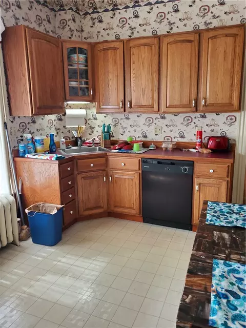563 Prospect St, Woonsocket, RI 02895 photo 10