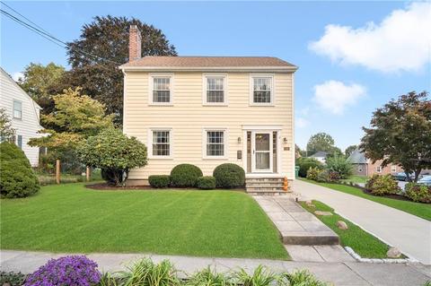 528 Fair St, Warwick, RI 02888 photo 2
