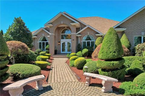 59 Crest Dr, Cranston, RI 02921 photo 2