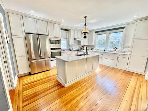 60 Beach St, Westerly, RI 02891 photo 3