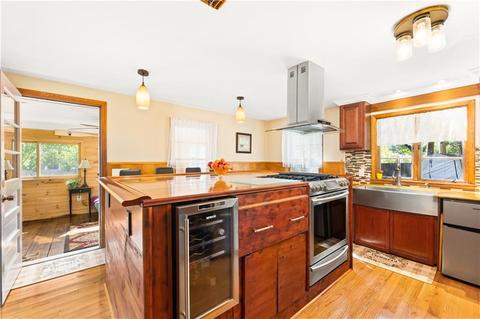 37 Buttonwoods Ave, Warwick, RI 02886 photo 3