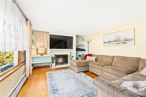 37 Buttonwoods Ave, Warwick, RI 02886 photo 9