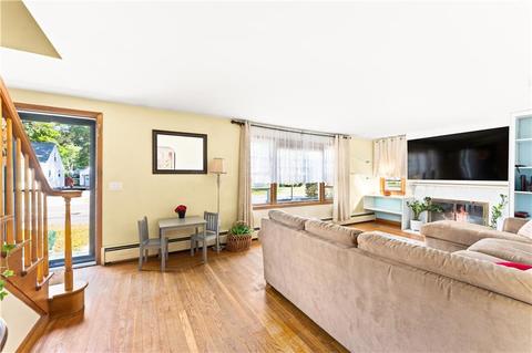 37 Buttonwoods Ave, Warwick, RI 02886 photo 11