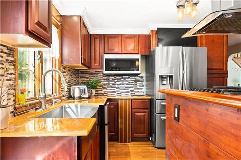 37 Buttonwoods Ave, Warwick, RI 02886 photo 5