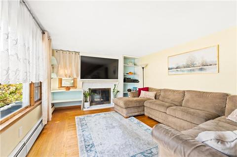 37 Buttonwoods Ave, Warwick, RI 02886 photo 10