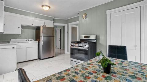 28 Andrews St, Woonsocket, RI 02895 photo 6