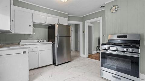 28 Andrews St, Woonsocket, RI 02895 photo 3