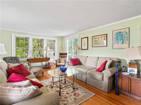 37 Wagner Rd, Westerly, RI 02891 photo 2