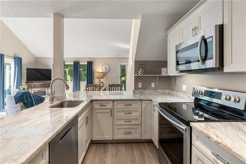 813 Williamsburg Cir, Warwick, RI 02886 photo 11