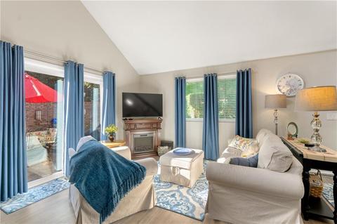 813 Williamsburg Cir, Warwick, RI 02886 photo 4
