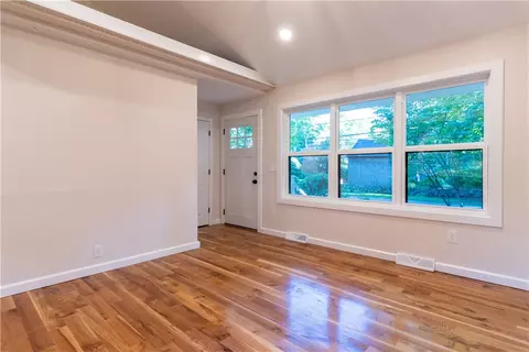 14 Maple Rd, Warren, RI 02885 photo 4