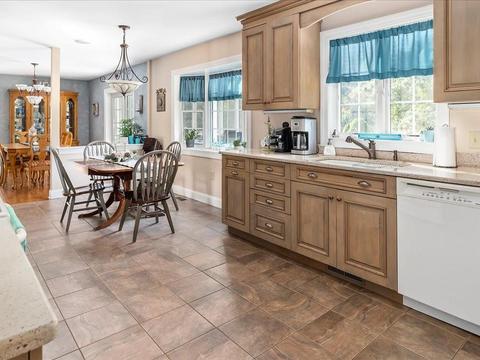 20 Moonlight Dr, Westerly, RI 02891 photo 10