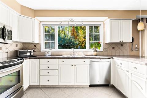 245 Hardig Rd, Warwick, RI 02886 photo 9