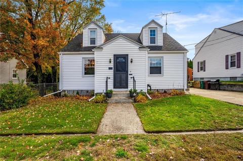 253 Carnation St, Woonsocket, RI 02895 photo 4