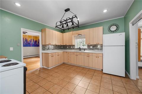 53 Maple St, Woonsocket, RI 02895 photo 4