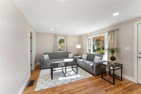 79 Grotto Ave, Warwick, RI 02888 photo 9
