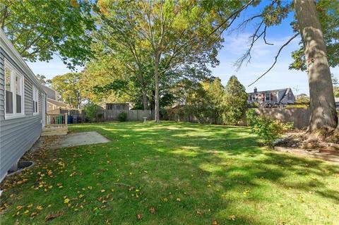 79 Grotto Ave, Warwick, RI 02888 photo 4