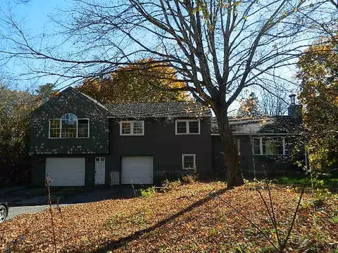 781 Maple Valley Rd, Coventry, RI 02816