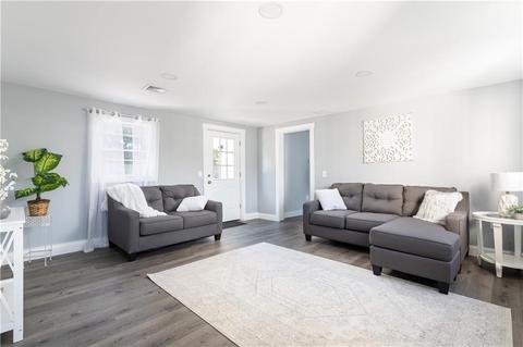 57 Greene St, Warwick, RI 02886 photo 4