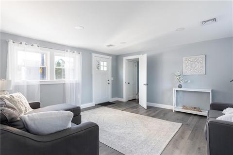 57 Greene St, Warwick, RI 02886 photo 3