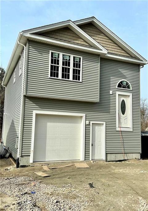 29 Idaho St, Coventry, RI 02816