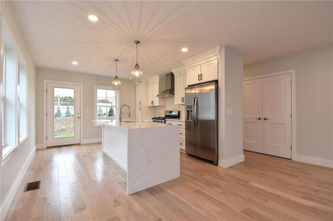 101 Graystone St, Warwick, RI 02886 photo 3