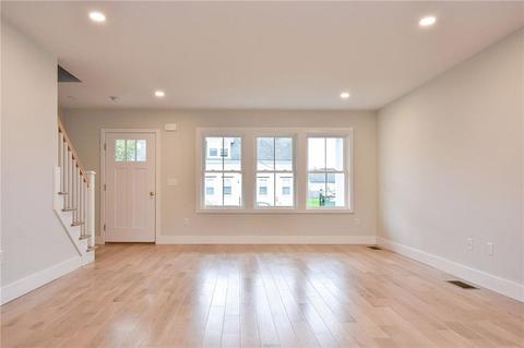 101 Graystone St, Warwick, RI 02886 photo 5