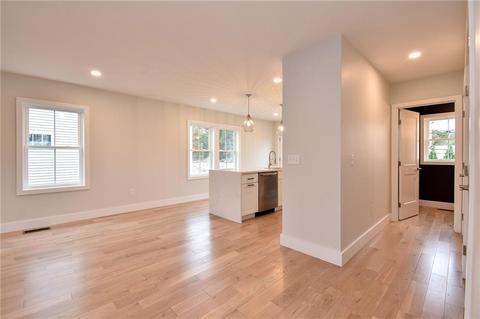 101 Graystone St, Warwick, RI 02886 photo 7