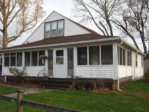 44 Beach Rd, Bristol, RI 02809 photo 1