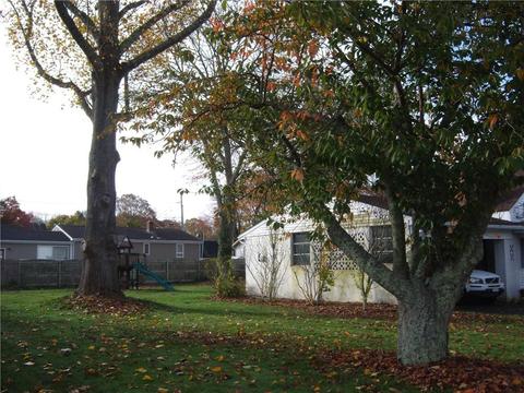44 Beach Rd, Bristol, RI 02809 photo 2