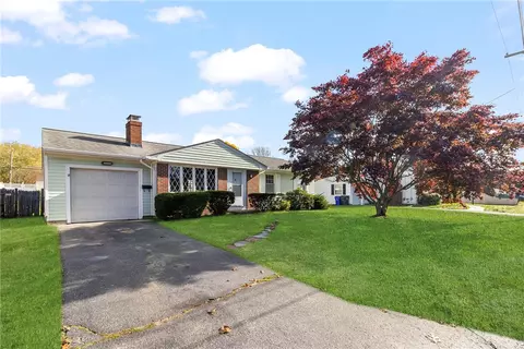 139 Beverly Rd, East Providence, RI 02915 photo 3