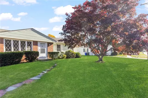 139 Beverly Rd, East Providence, RI 02915 photo 2