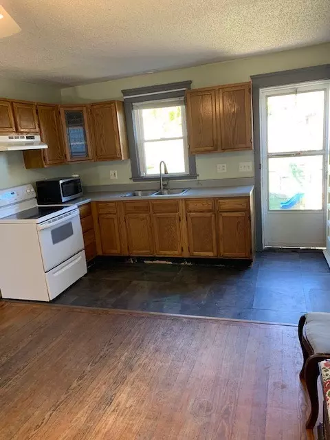 369 Maple Ave, Barrington, RI 02806 photo 2