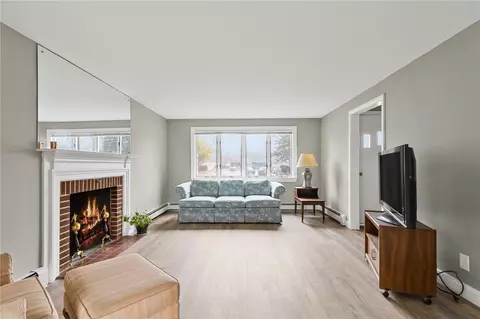 417 Buttonwoods Ave, Warwick, RI 02886 photo 9
