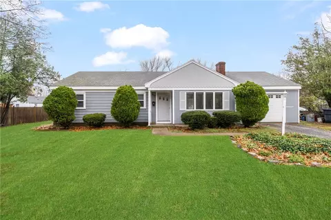 417 Buttonwoods Ave, Warwick, RI 02886 photo 2