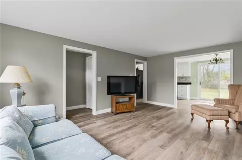 417 Buttonwoods Ave, Warwick, RI 02886 photo 8